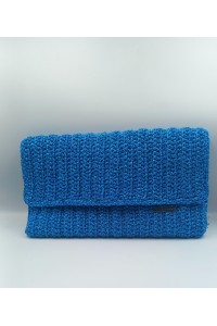 Χειροποίητος Πλεκτός Φάκελος "Electric Blue" με Μεταλλική Λάμψη & Διακριτικό Logo