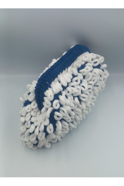 Fluffy Loop Clutch – Χειροποίητο Πλεκτό Τσαντάκι