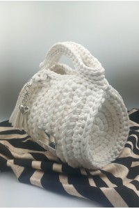 «Pure Ivory Elegance: Το Απόλυτο Χειροποίητο Chic Τσαντάκι!»