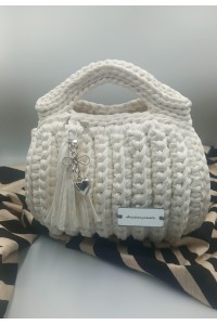 «Pure Ivory Elegance: Το Απόλυτο Χειροποίητο Chic Τσαντάκι!»