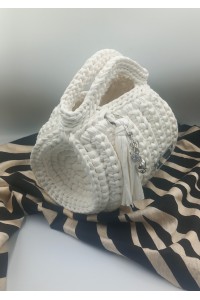 «Pure Ivory Elegance: Το Απόλυτο Χειροποίητο Chic Τσαντάκι!»