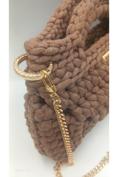 Handmade Brown Knitting Bag – Χειροποίητη Τσάντα με Χρυσές Λεπτομέρειες.
