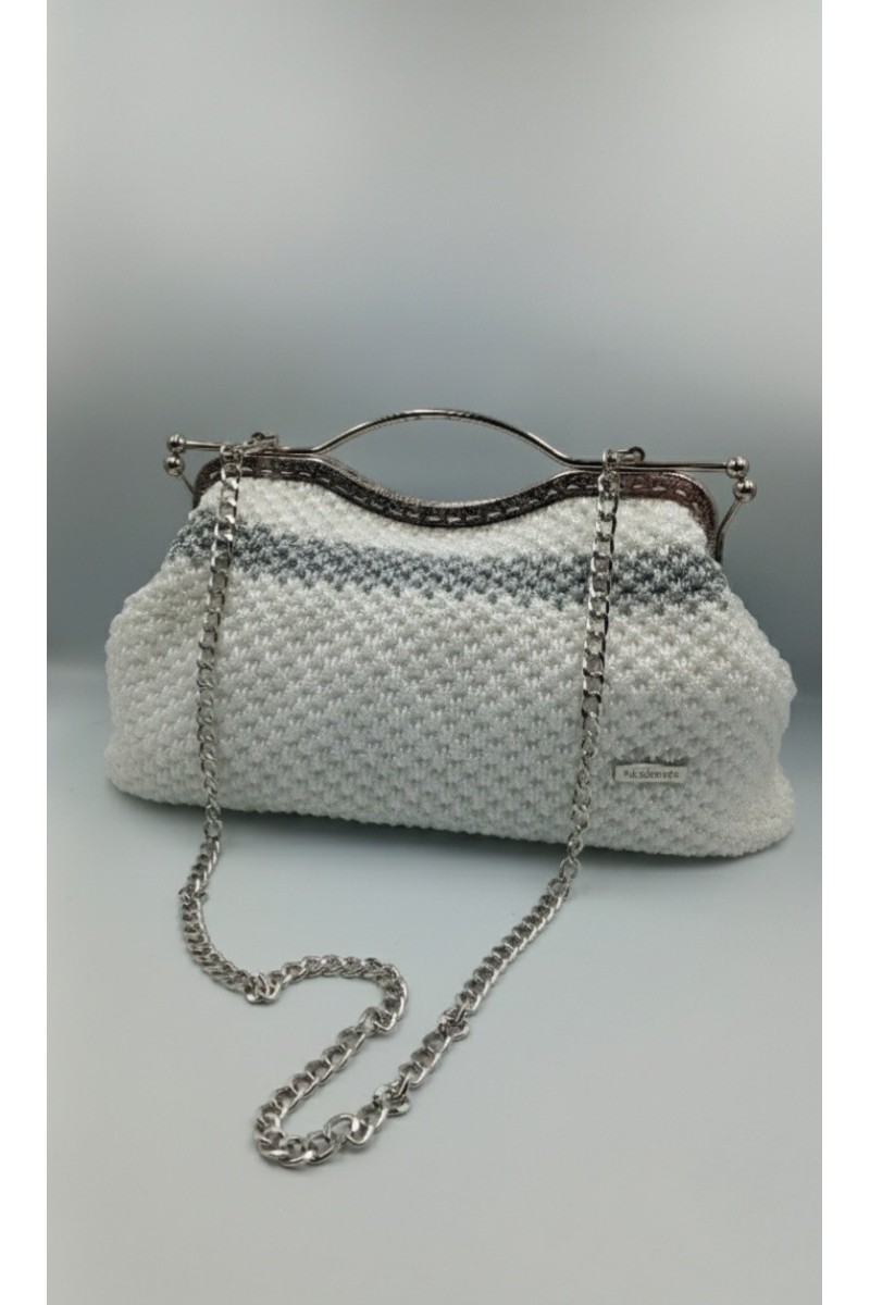 Πλεκτή  χειροποίητη τσάντα σε λευκό-ασημί