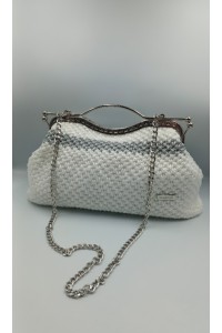 Πλεκτή  χειροποίητη τσάντα σε λευκό-ασημί