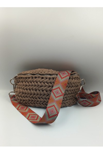 Χειροποίητο πλεκτό τσαντάκι μέσης.