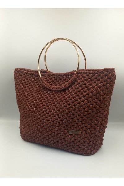 Χειροποίητη πλεκτή τσάντα καφέ.