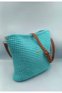 Boho τσάντα σε έντονο γαλάζιο χρωμα.