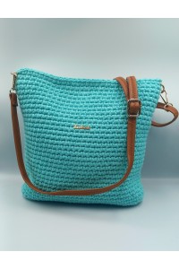 Boho τσάντα σε έντονο γαλάζιο χρωμα.