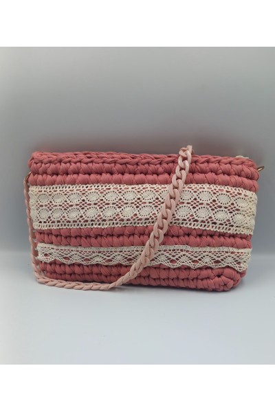 Χειροποίητο πλεκτό τσαντάκι σε χρώμα σάπιο μήλο.