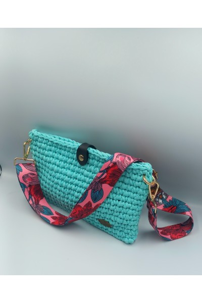 Χειροποίητο τσαντάκι με ιμάντα.