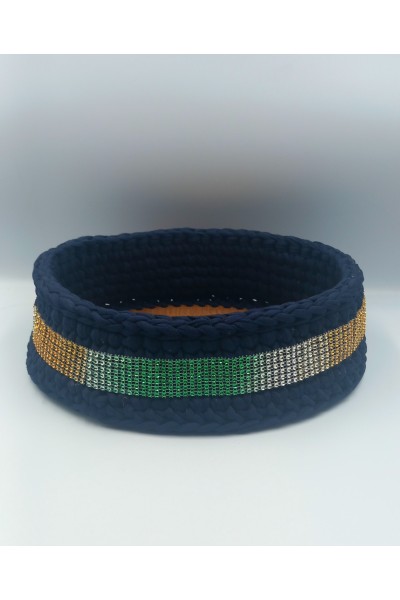 Χειροποίητο πλεκτό καλάθι με ξύλινο πάτο.