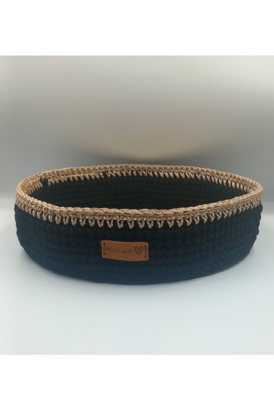 Χειροποίητο πλεκτό καλάθι οργάνωσης.