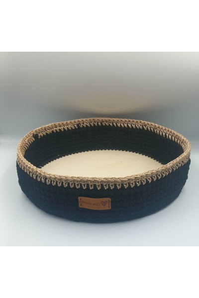 Χειροποίητο πλεκτό καλάθι οργάνωσης.