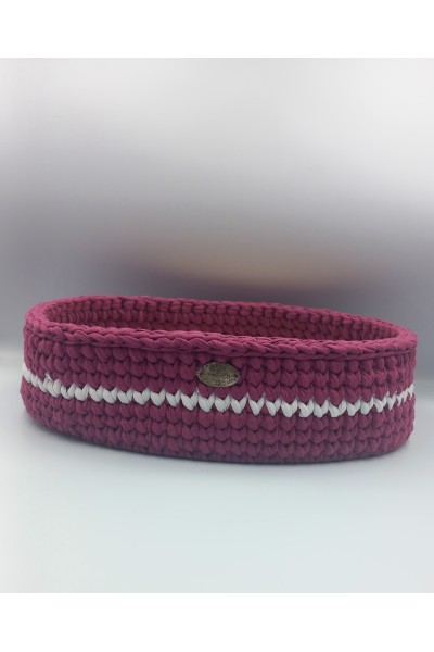 Χειροποίητο πλεκτό καλάθι σε μωβ σκούρο χρώμα.