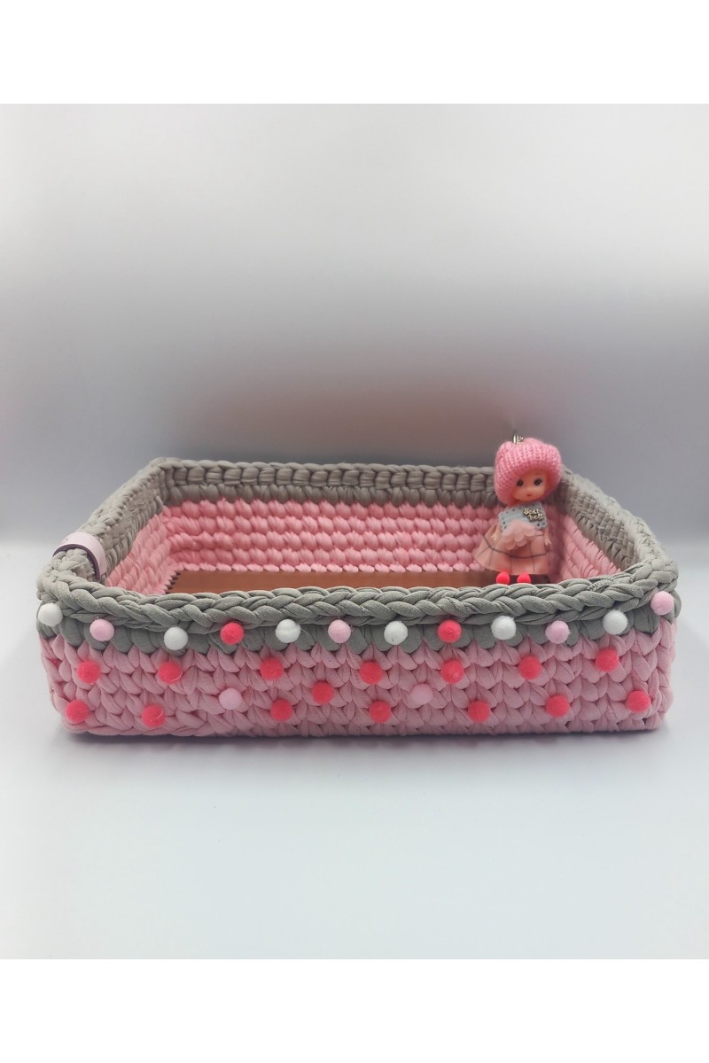 Χειροποίητο πλεκτό καλάθι για παιδικό δωμάτιο