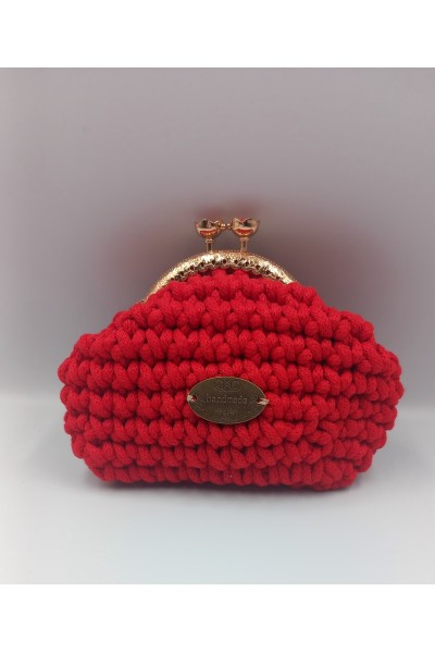 Κόκκινο χειροποίητο πορτοφολάκι.