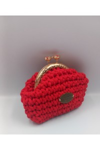 Κόκκινο χειροποίητο πορτοφολάκι.