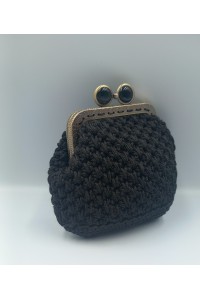 Χειροποίητο πλεκτό μαύρο πορτοφολάκι.