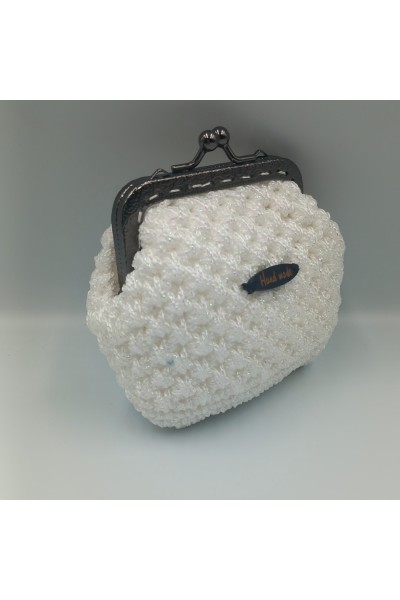 Άσπρο χειροποίητο πορτοφολάκι