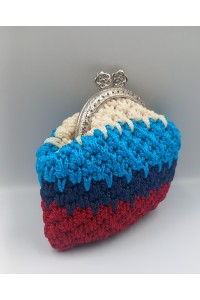 Χειροποίητο πλεκτό πορτοφόλι. Ρίγες και στυλ.