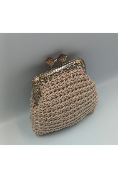 Χειροποίητο πορτοφόλι από άλλη εποχή.