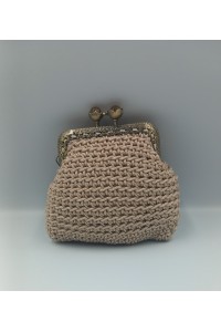 Χειροποίητο πορτοφόλι από άλλη εποχή.