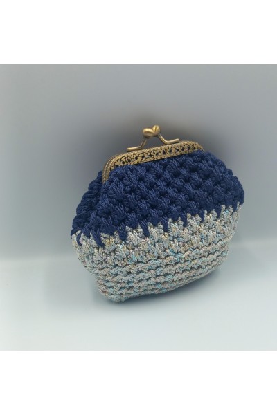 Χειροποίητο πλεκτό πορτοφολάκι με γυαλιστερή κλωστή