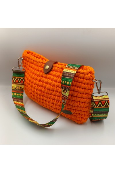 Χειροποίητο πλεκτό τσαντάκι σε πορτοκαλί έντονο και ιμάντα