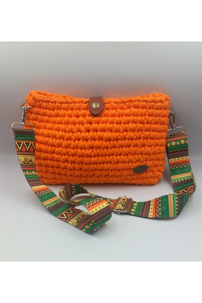 Χειροποίητο πλεκτό τσαντάκι σε πορτοκαλί έντονο και ιμάντα