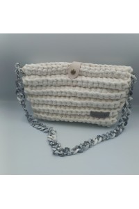 Χειροποίητη λευκή τσάντα με κοκκάλινη αλυσίδα