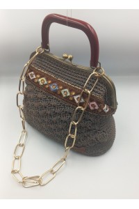 Πλεκτή χειροποίητη τσάντα με ξύλινο χερούλι.