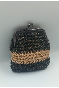 Χειροποίητο πλεκτό πορτοφολάκι.