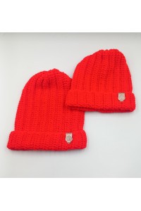 Σκουφάκια μαμάς-κόρης σε φωτεινό κόκκινο.