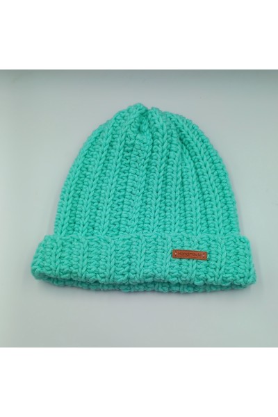 Χειροποίητο γυναικείο πλεκτό σκουφάκι