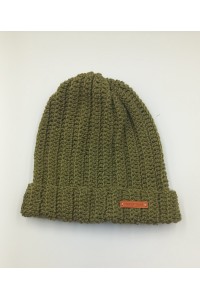 Πλεκτό χειροποίητο σκουφάκι σε χακί χρώμα.