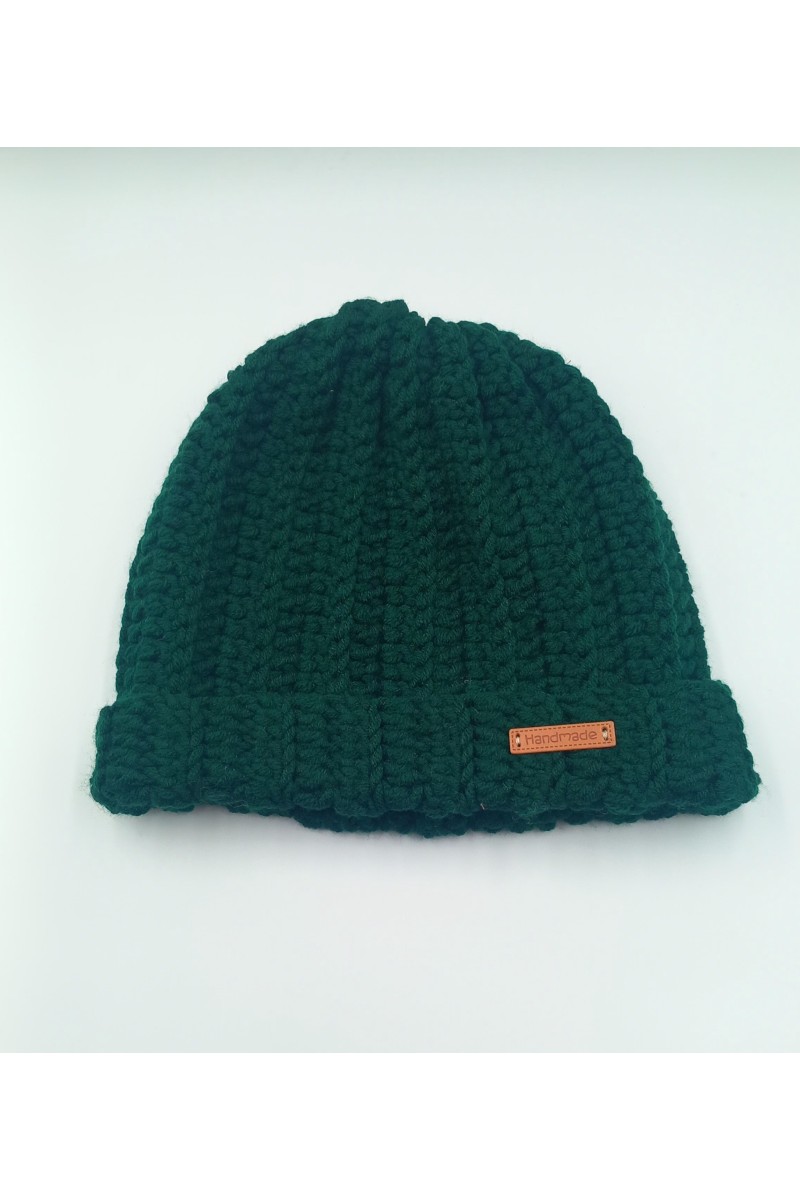 Πράσινο σκούρο χειροποίητο πλεκτό σκουφάκι.