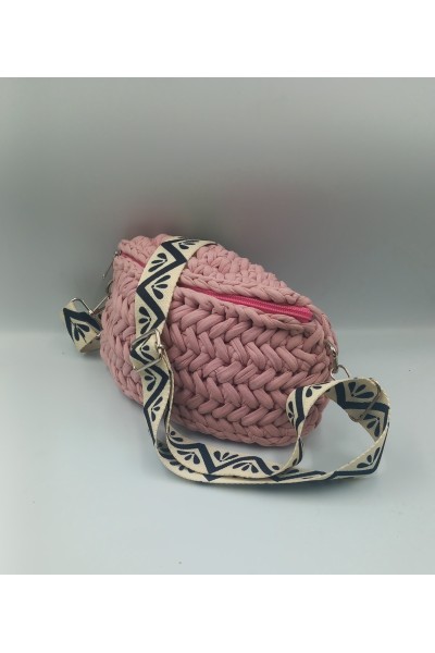 Χειροποίητο πλεκτό τσαντάκι μέσης.