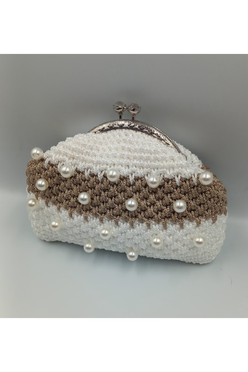 Χειροποίητο πλεκτό τσαντάκι για νύφες με πέρλες.