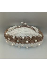 Χειροποίητο πλεκτό τσαντάκι για νύφες με πέρλες.