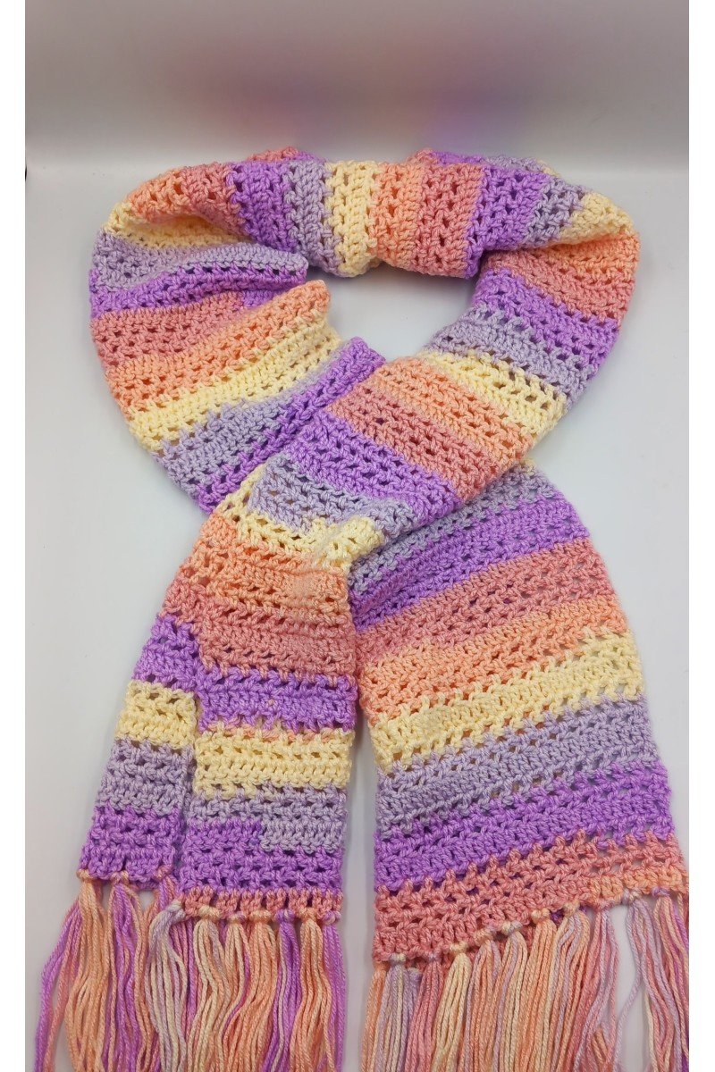 Χειροποίητο πλεκτό κασκόλ.