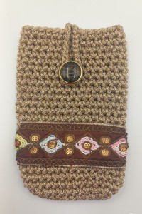 Χειροποίητη πλεκτή θήκη κινητού.