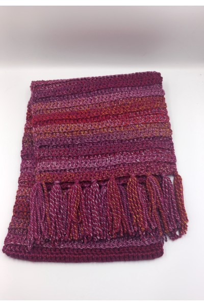 Χειροποίητο πλεκτό κασκόλ.