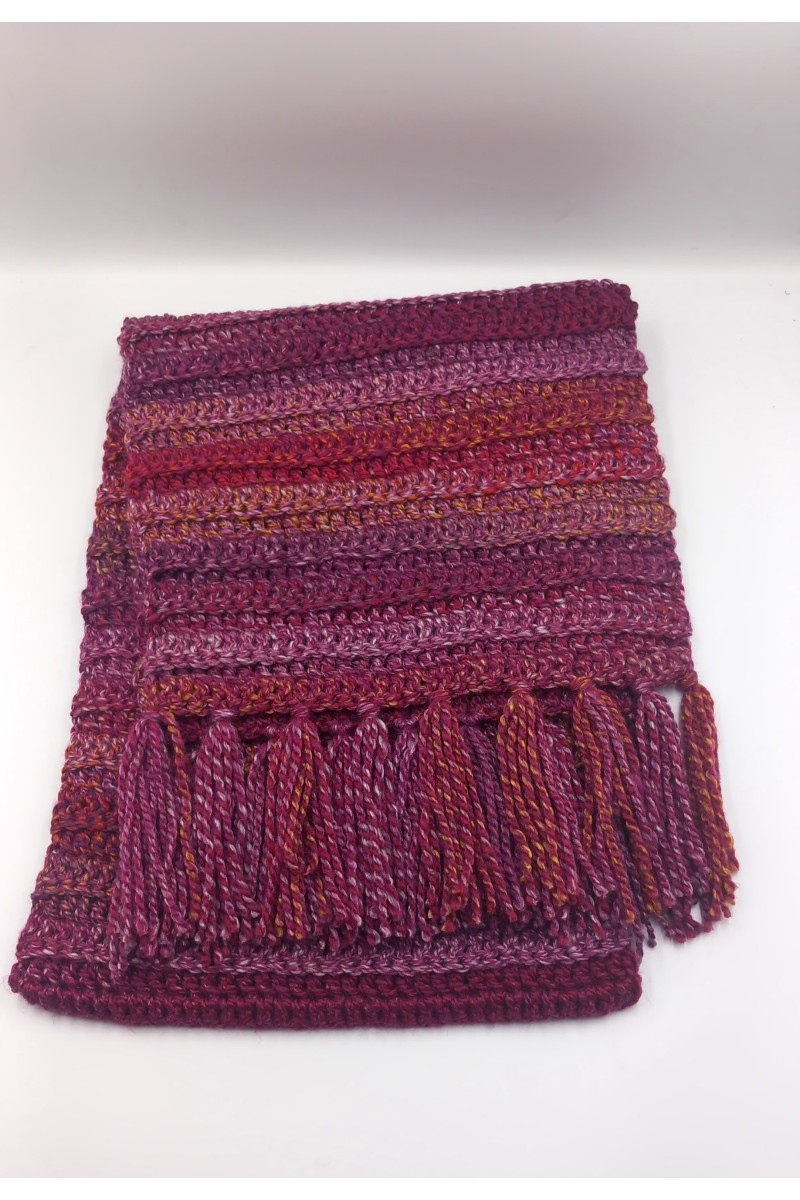 Χειροποίητο πλεκτό κασκόλ.