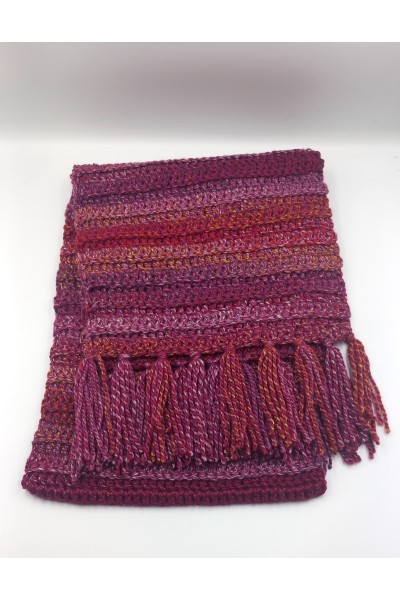 Χειροποίητο πλεκτό κασκόλ.