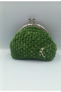 Χειροποίητο πλεκτό βελούδινο πορτοφόλι.