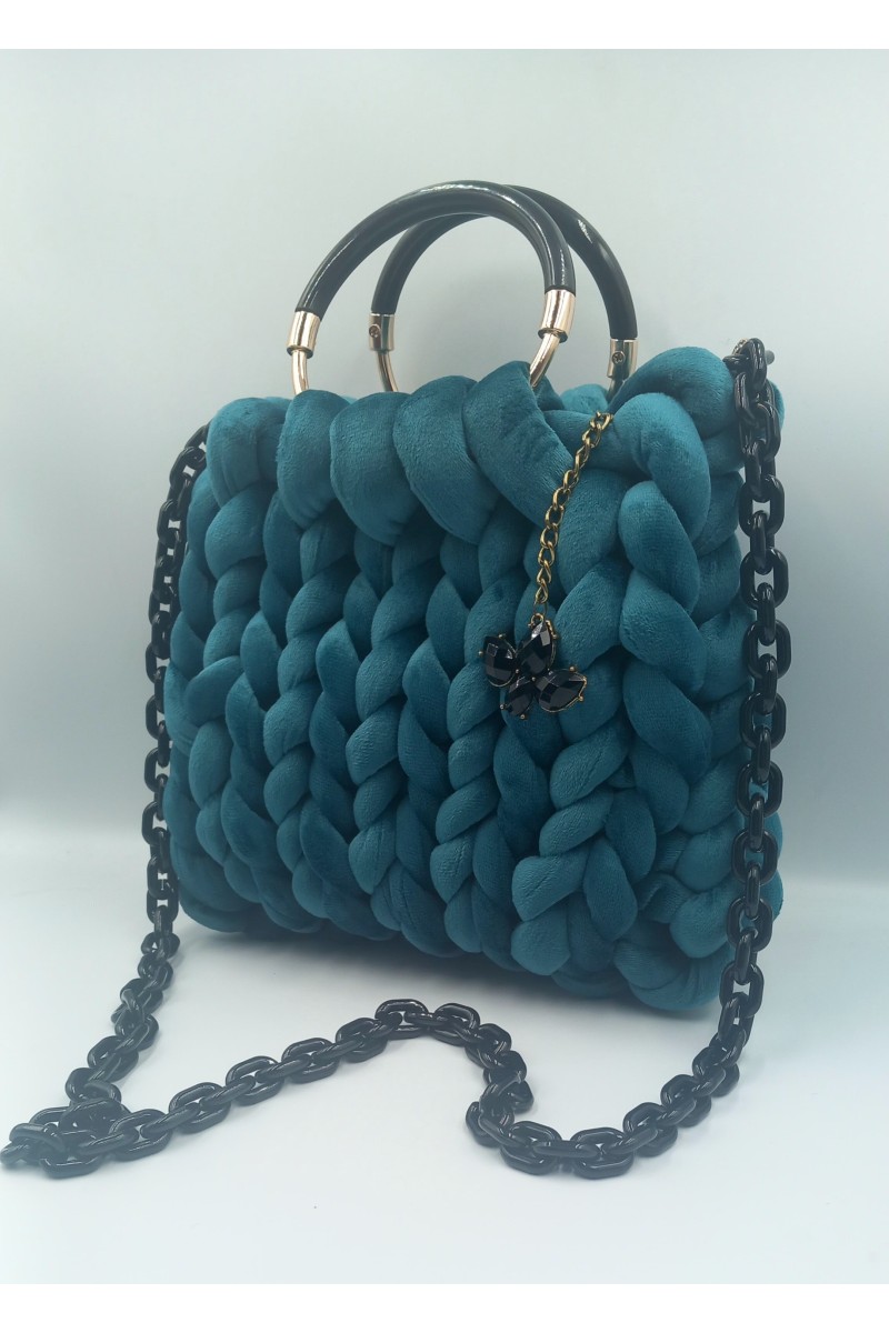 Velvet Dream: Η Πλεκτή Τσάντα που Περίμενες!