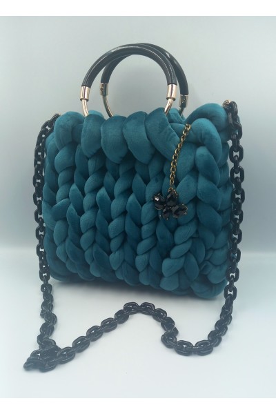 Velvet Dream: Η Πλεκτή Τσάντα που Περίμενες!