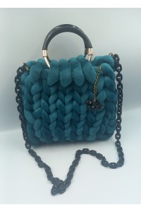 Velvet Dream: Η Πλεκτή Τσάντα που Περίμενες!