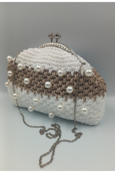 Χειροποίητο πλεκτό τσαντάκι για νύφες με πέρλες.