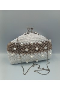Χειροποίητο πλεκτό τσαντάκι για νύφες με πέρλες.